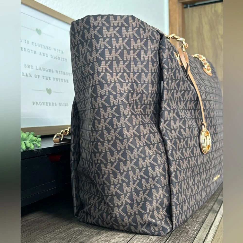 Michael Kors Georgia Large Nylon Tote Bag - Picture 2 of 16